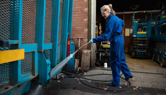 Quickly revitalise your business premises powerful pressure washers