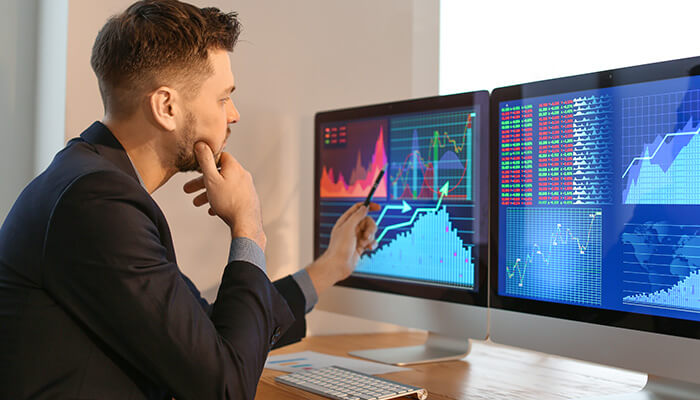 What analytical tools allow us to analyze divergence trading